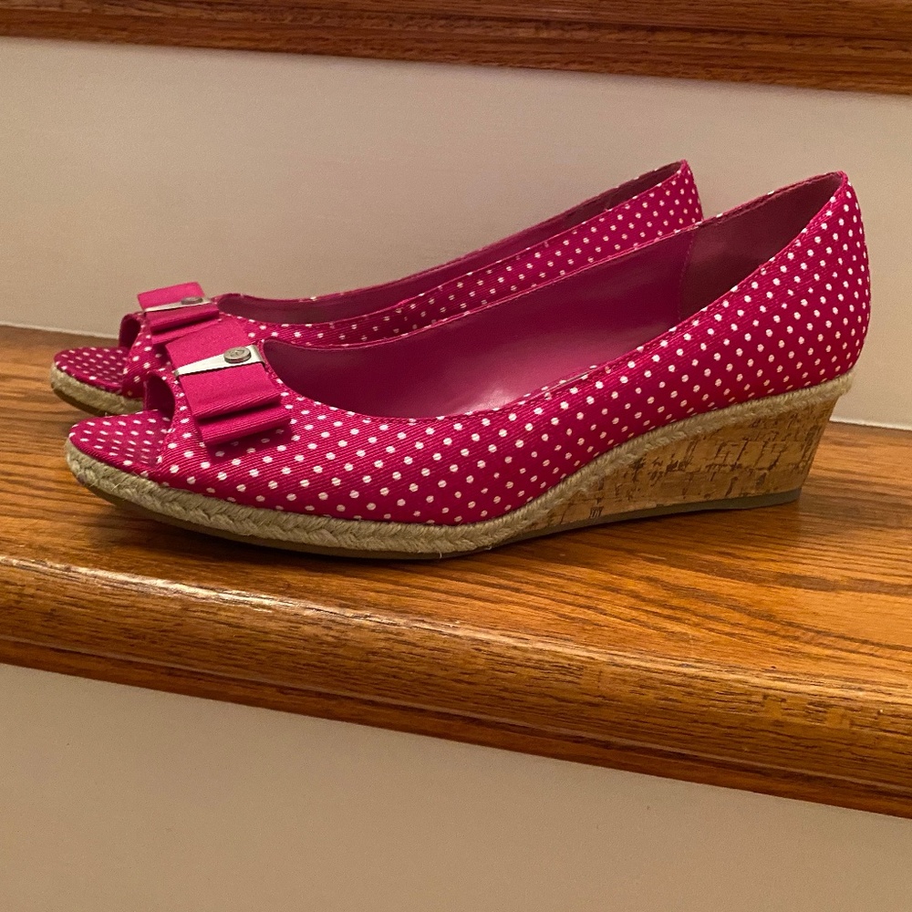 Etienne Aigner Polka Dot Raspberry Wedge. Size 9.